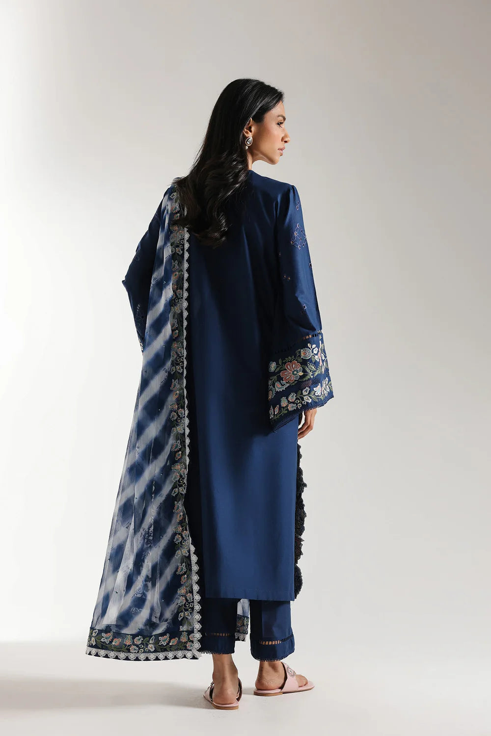 EMBROIDERED SUIT E3145/103/618