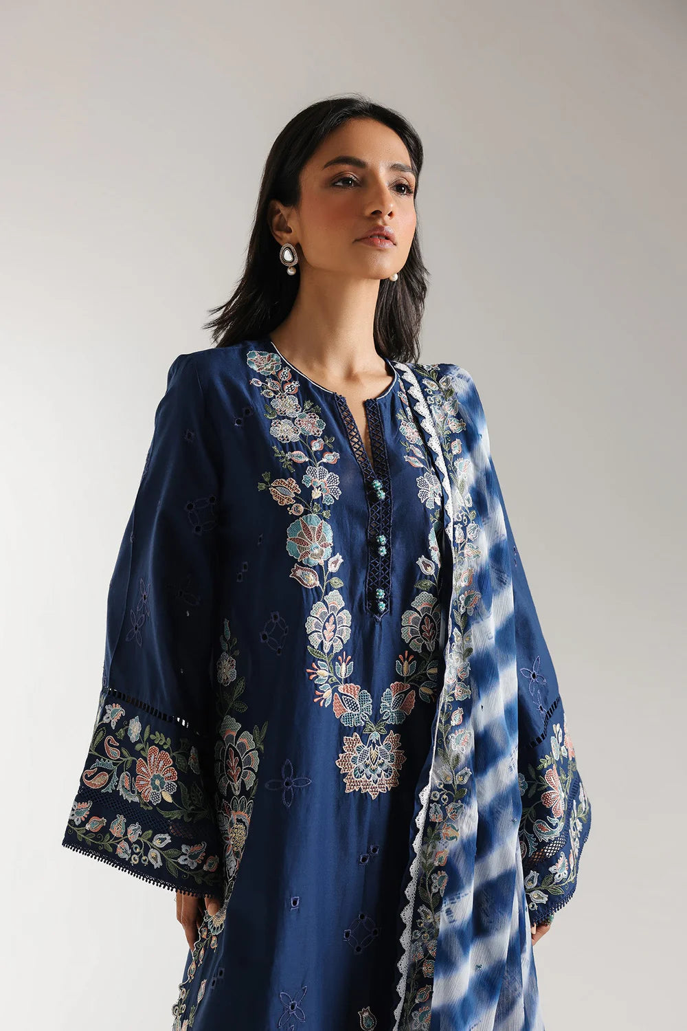 EMBROIDERED SUIT E3145/103/618