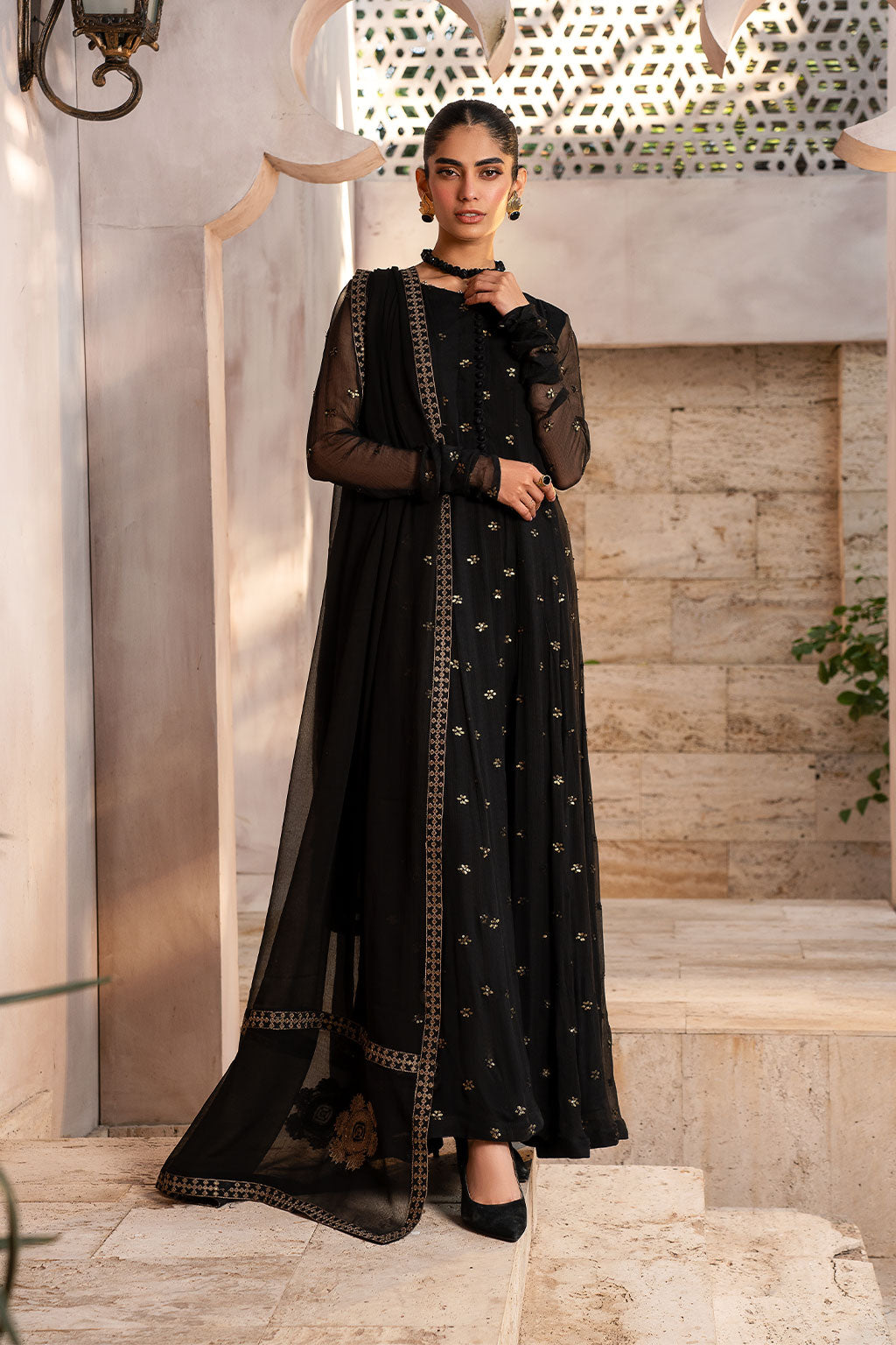 IP-157 (A) IZNIK RAVEN CHIC