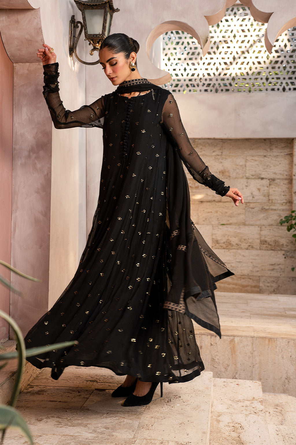 IP-157 (A) IZNIK RAVEN CHIC