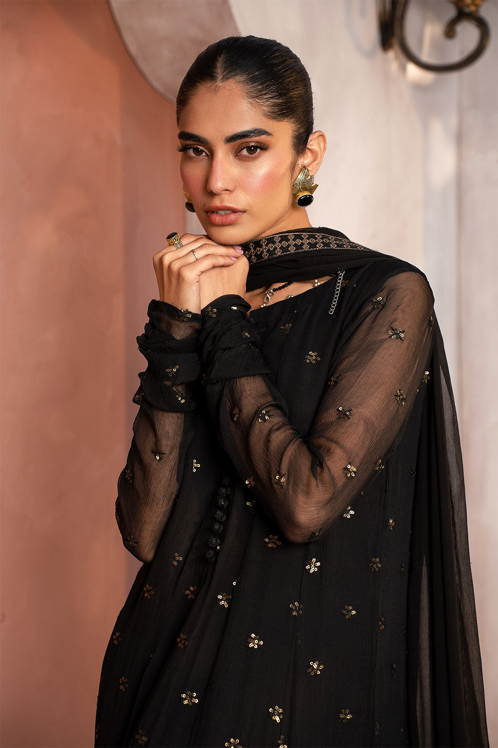 IP-157 (A) IZNIK RAVEN CHIC