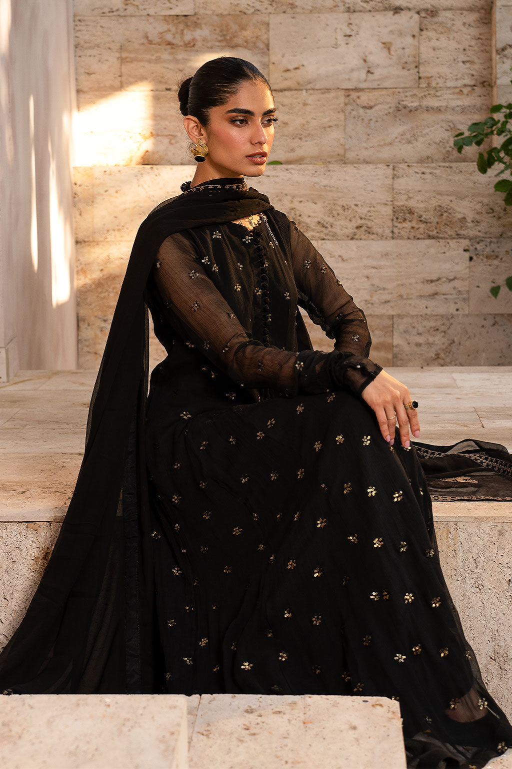 IP-157 (A) IZNIK RAVEN CHIC