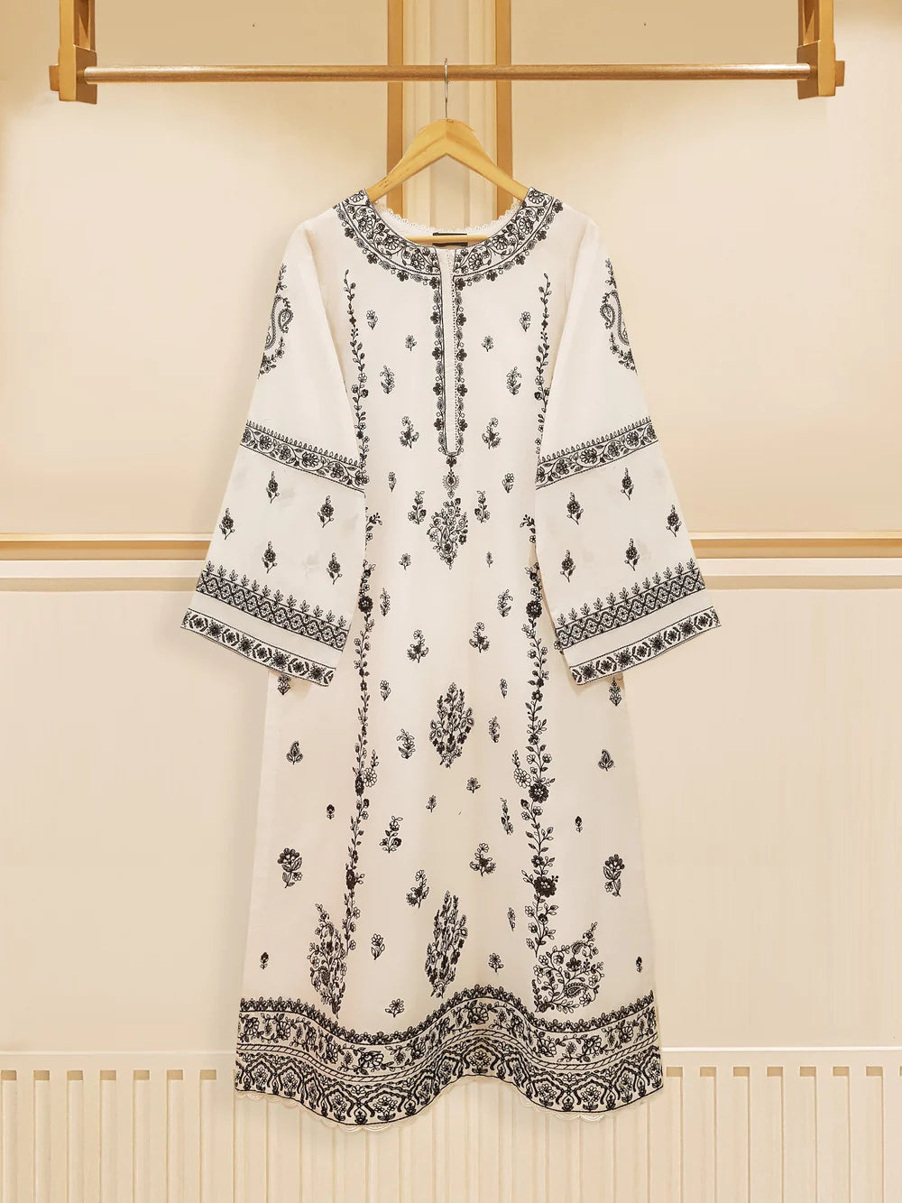 2 PIECE - EMBROIDERED CAMBRIC SUIT S108690