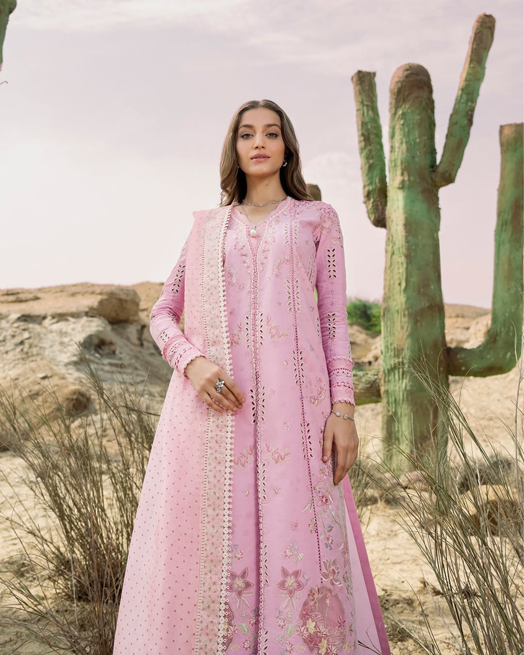 Chloe-Soraya DELIVERY TIME 4 WEEKS