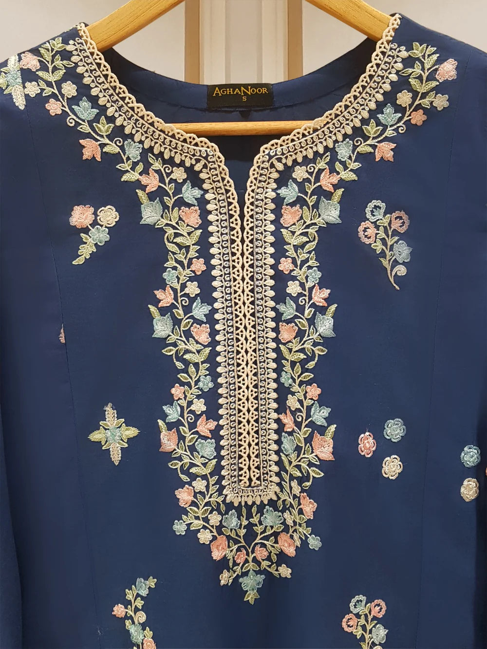 PURE EMBROIDERED JACQUARD LAWN SHIRT AND PANTS S107018