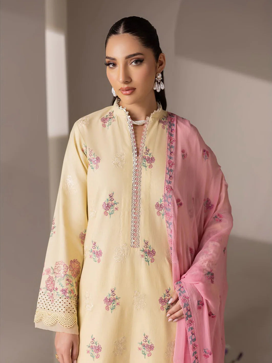 RajBari Premium Embroidered Lawn Unstitched 3Pc Suit D-09