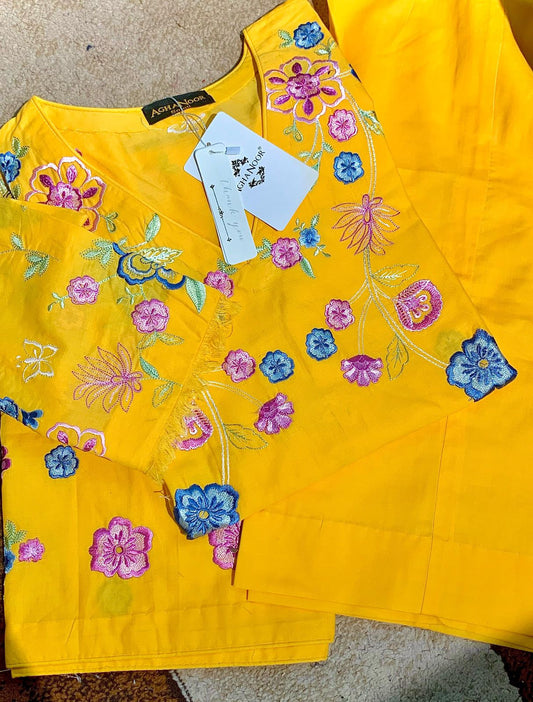 Aghanoor Clearance Sale Embroidered Lawn Shirt & Pant S111536